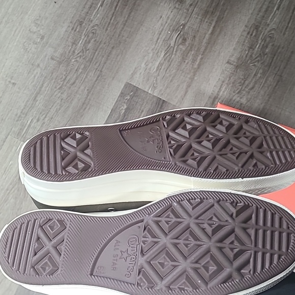 Converse All Star Hi tops fur lined. Unisex- M: 6.5 W: 8.5. New in box - Picture 3 of 7